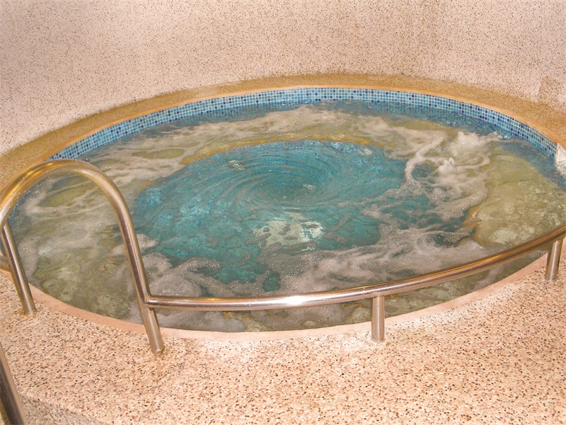 水疗池