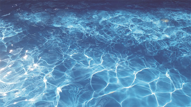 低氯泳池