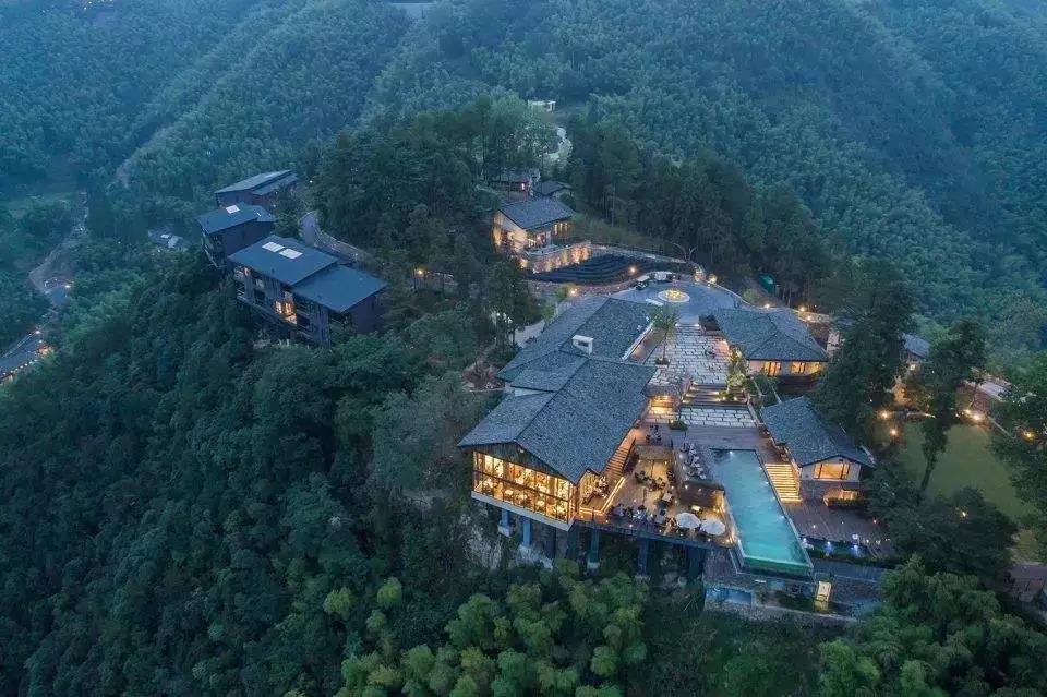 无边界泳池